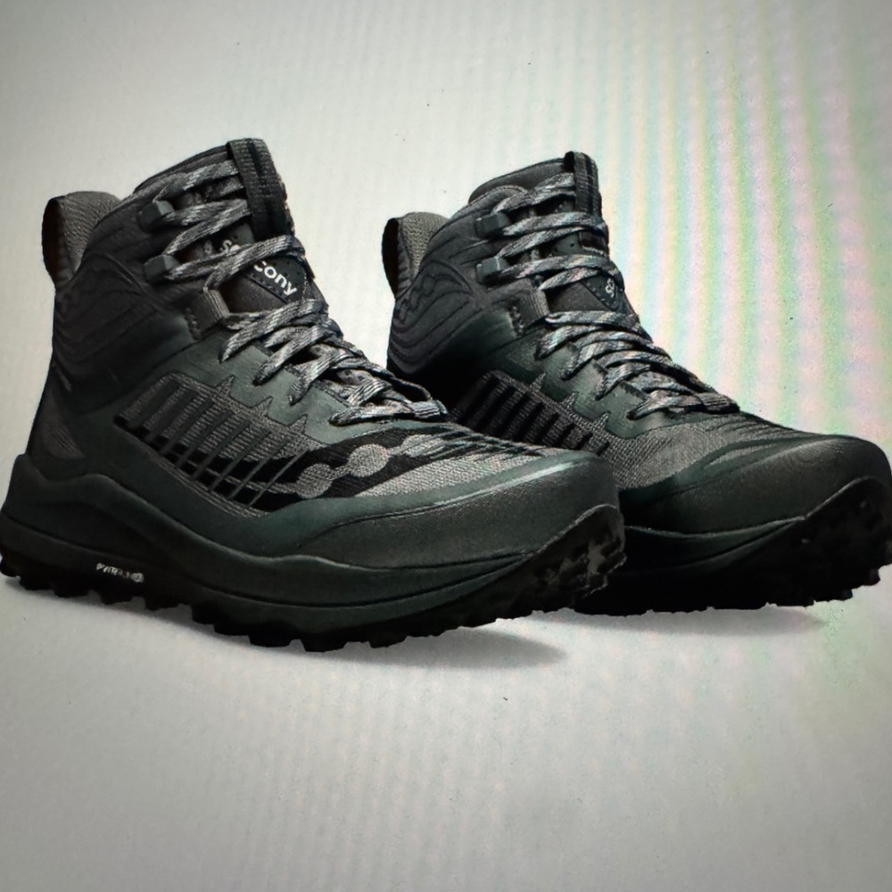 Saucony Black Athletic Shoes with Durable Design